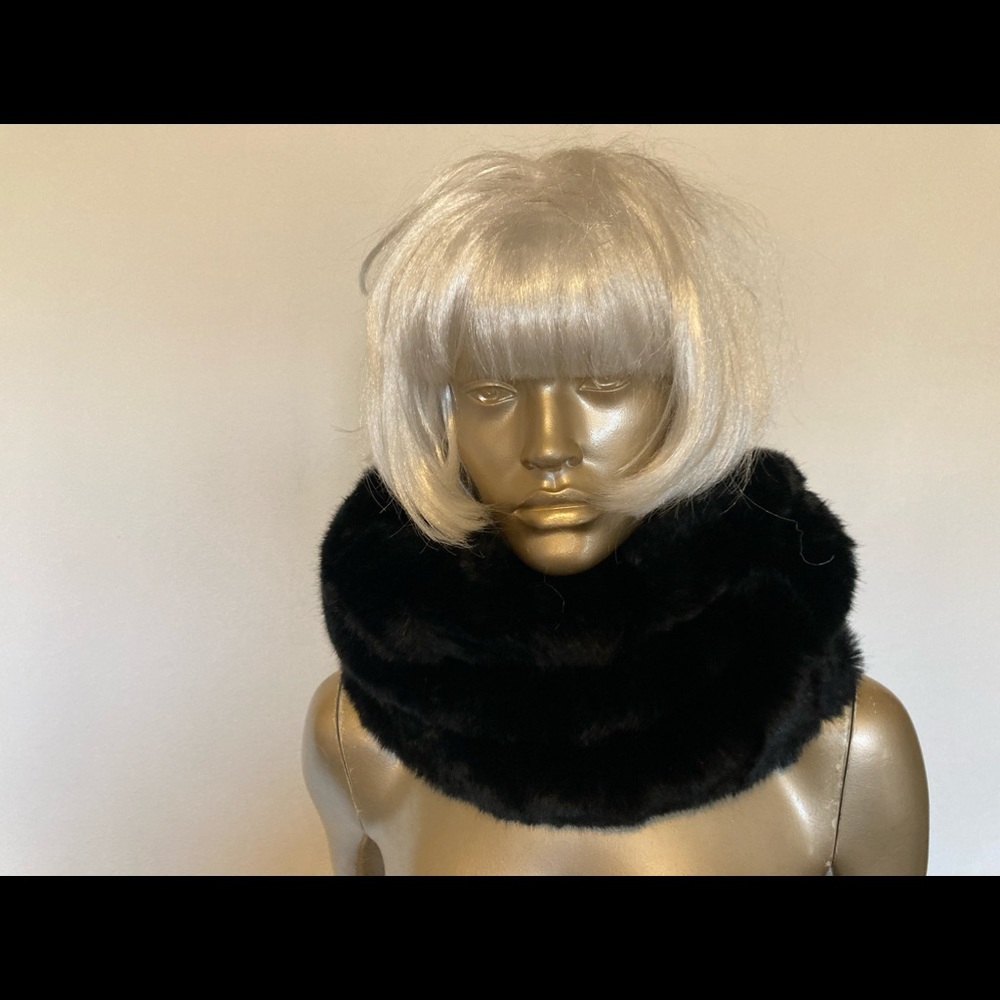 Black faux fur neck warmer / gorgeous!